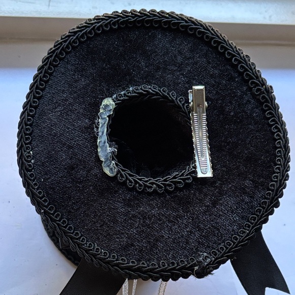 Mini Skeleton Goth Black Cocktail Fascinator Top Hat - Picture 9 of 9
